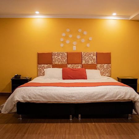 Casa Madrigal Hotel Пасто Екстериор снимка