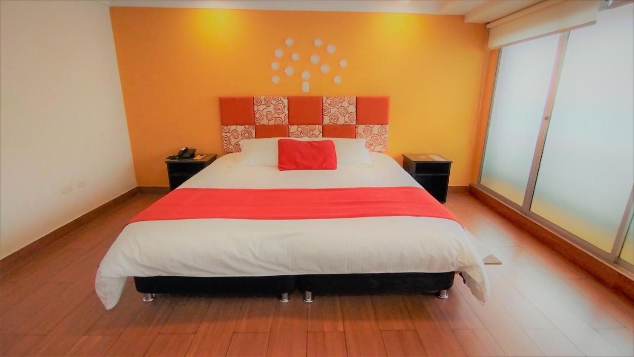 Casa Madrigal Hotel Пасто Екстериор снимка
