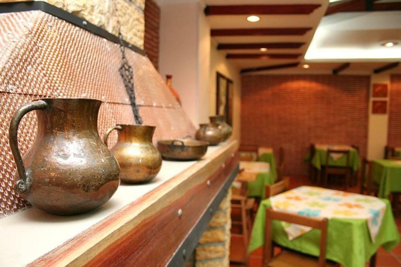 Casa Madrigal Hotel Пасто Екстериор снимка