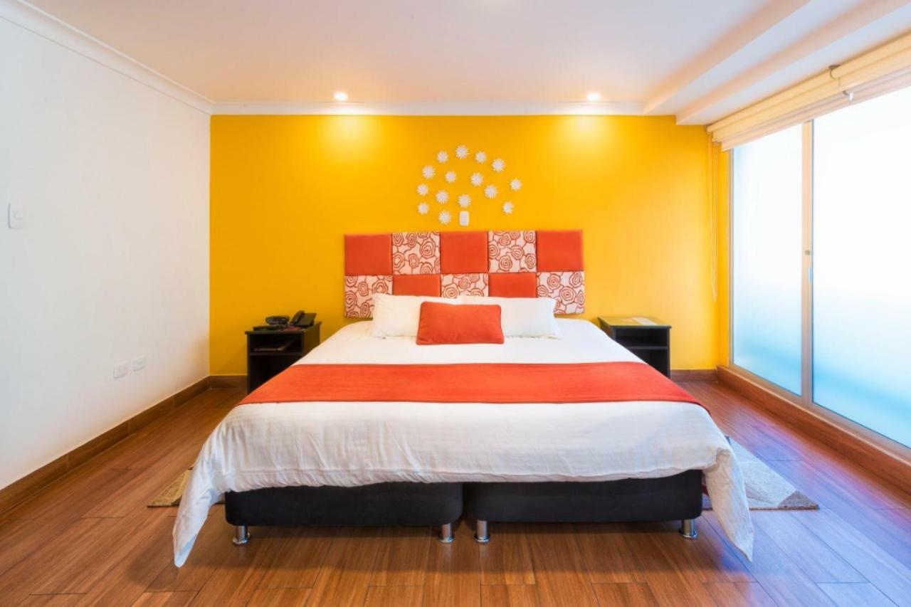 Casa Madrigal Hotel Пасто Екстериор снимка