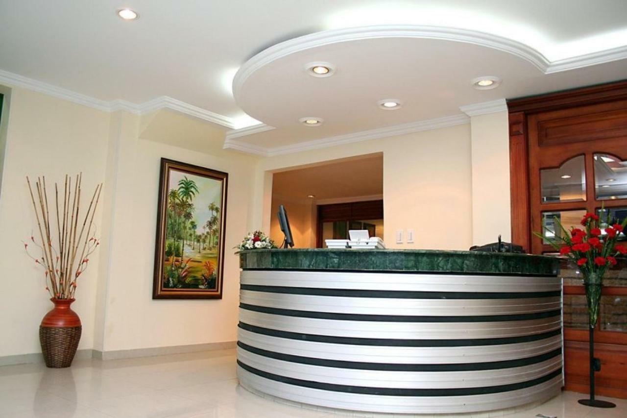 Casa Madrigal Hotel Пасто Екстериор снимка
