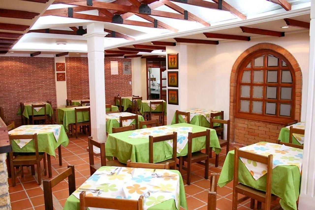 Casa Madrigal Hotel Пасто Екстериор снимка